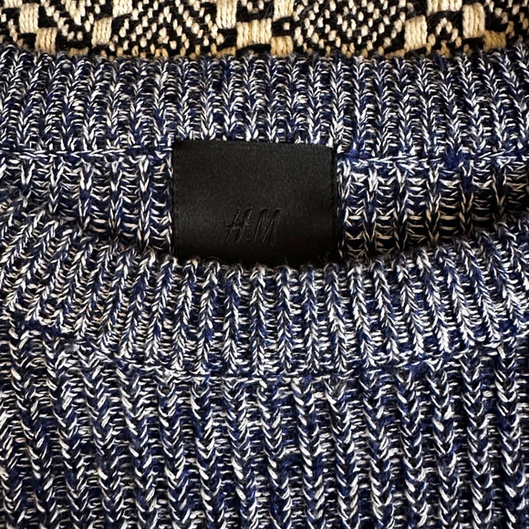H&M Knit Sweater – Size M - Picture 3 of 5